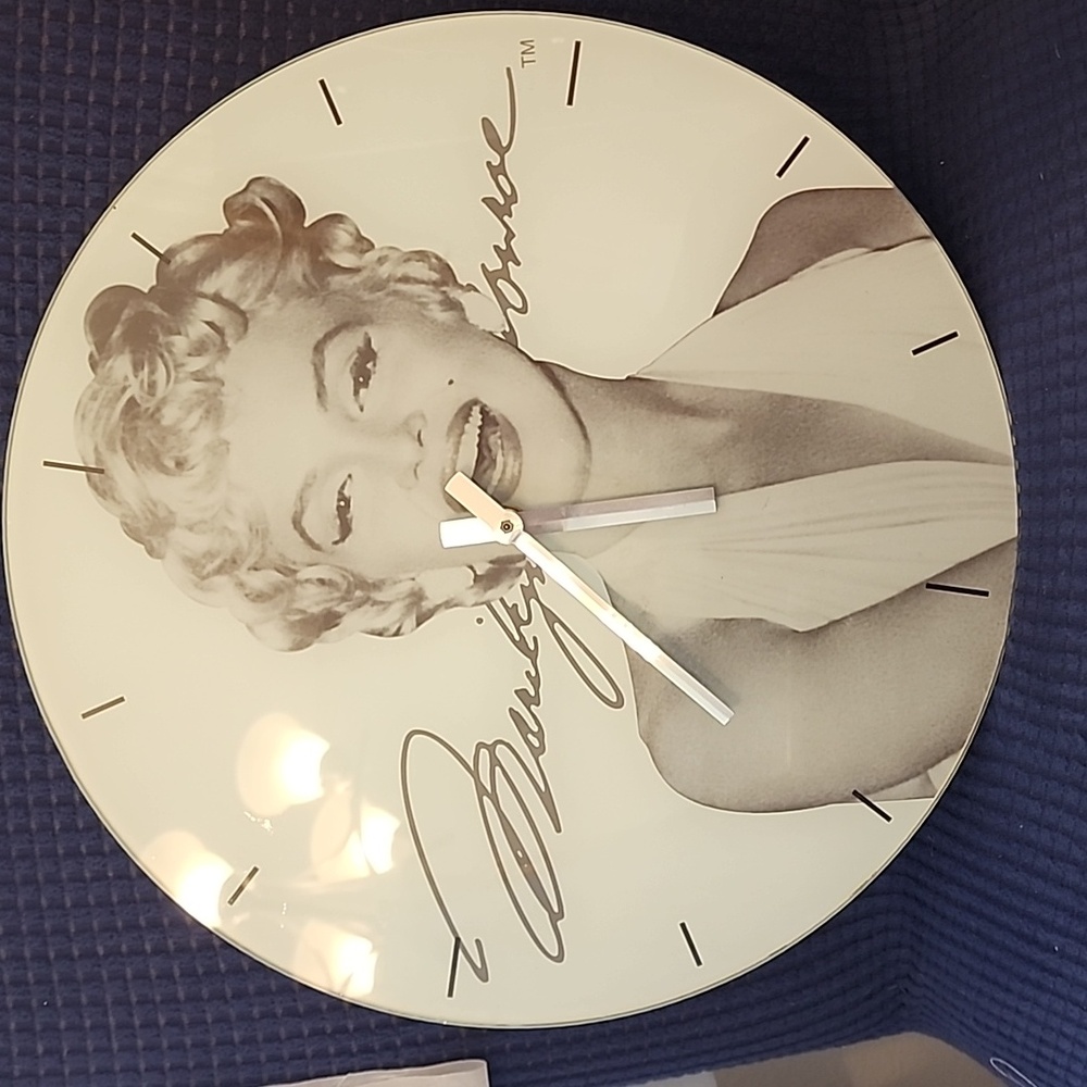 Marilyn Monroe Collectible Glass Clock! Rare